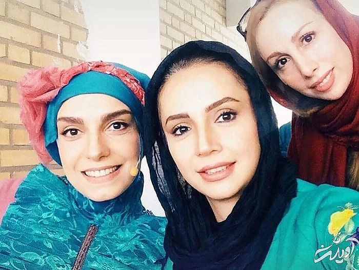 شبنم قلی خانی در کنار الیکا عبدالرزاقی شبنم قلی خانی و الیکا عبدالرزاقی